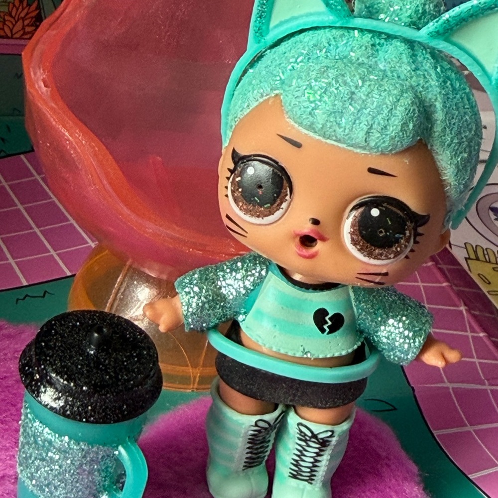 LOL SURPRISED! Dolls “Bling Series” Trouble Maker